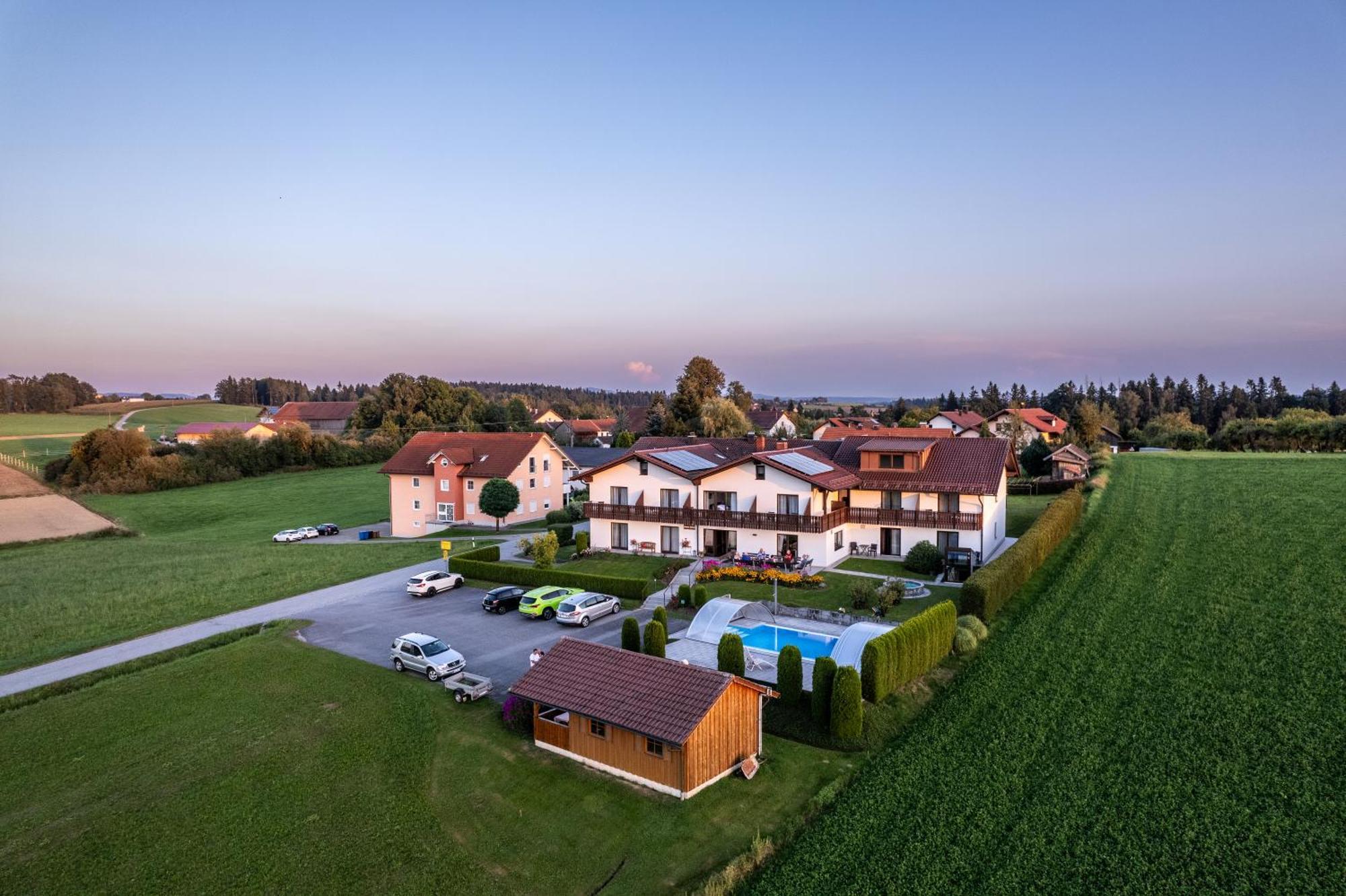 Pension Ambros Büchlberg Buitenkant foto